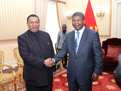 HE João Manuel Gonçalves Lourenço, President of Angola (r); and HE Mohammad Sanusi Barkindo, OPEC Secretary General