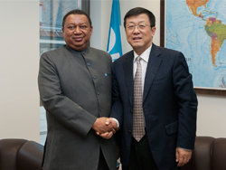 HE Dr. Sun Xiansheng, IEF Secretary General (r), with HE Mohammad Sanusi Barkindo, OPEC Secretary General